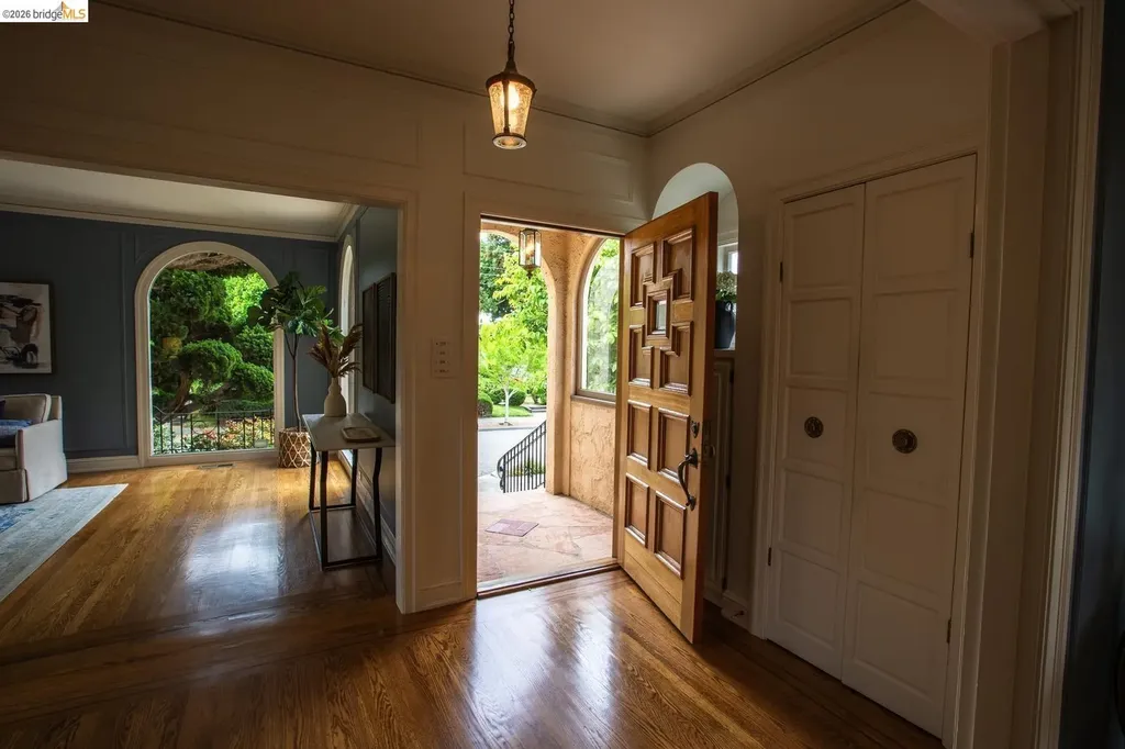 6406 Mystic Oakland CA 94618