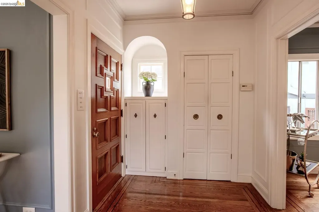 6406 Mystic Oakland CA 94618