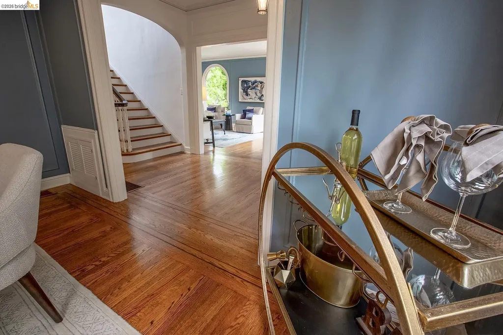 6406 Mystic Oakland CA 94618