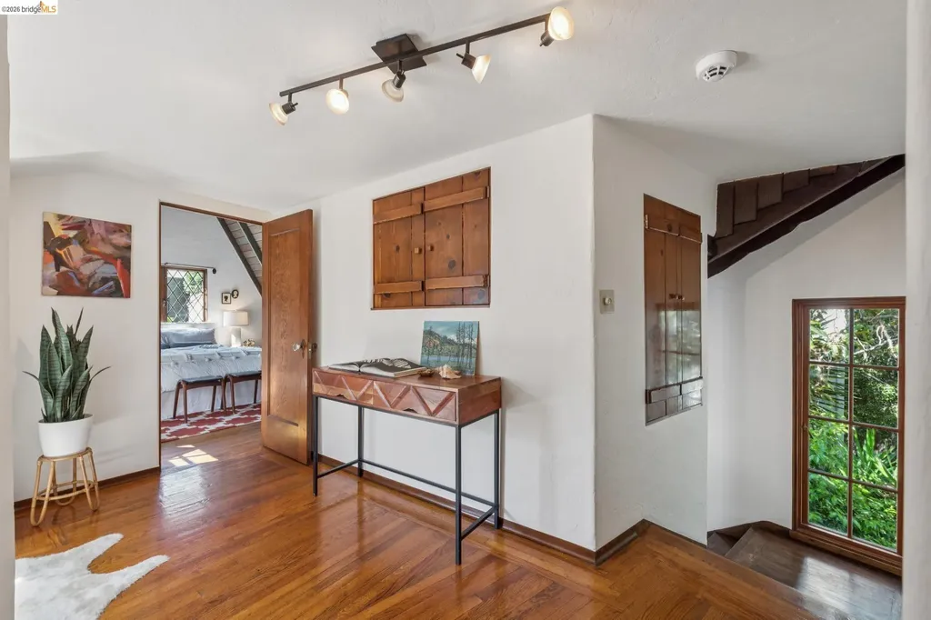 19 Veteran Way Oakland CA 94602