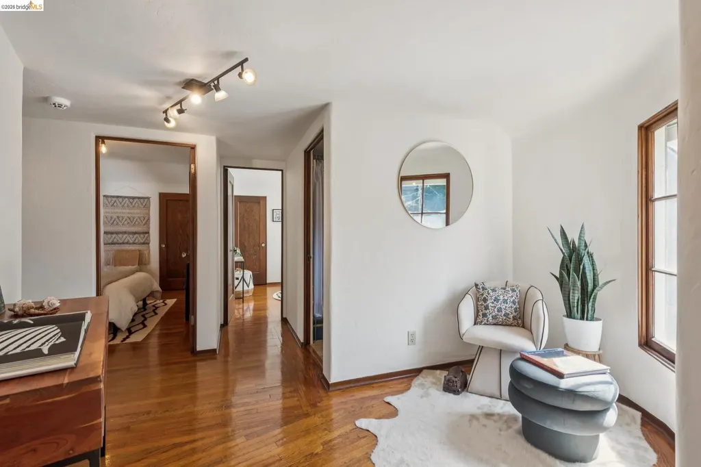 19 Veteran Way Oakland CA 94602