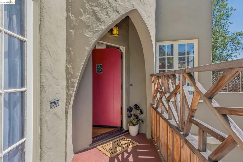 19 Veteran Way Oakland CA 94602