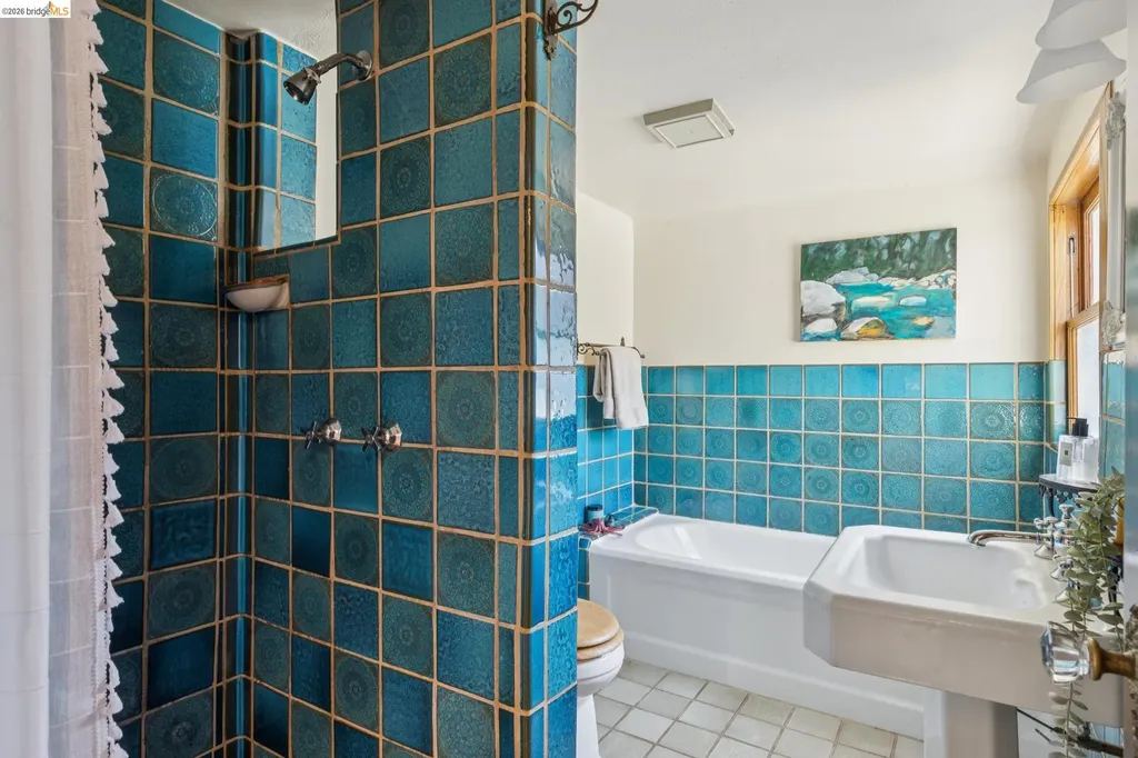 19 Veteran Way Oakland CA 94602