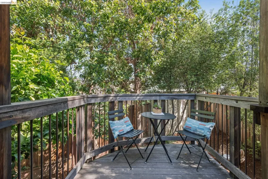 19 Veteran Way Oakland CA 94602