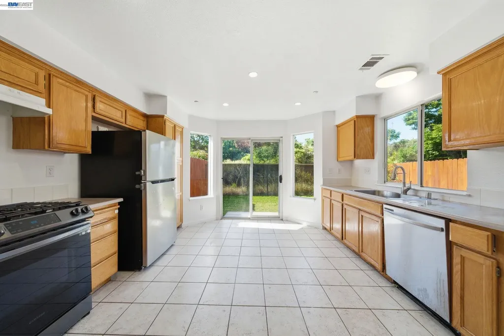 227 Clearpointe Drive Vallejo CA 94591