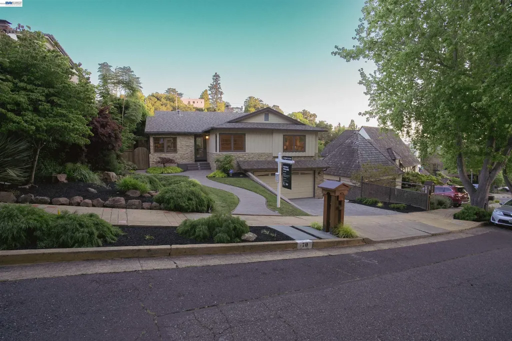 Piedmont CA, 70 St James Place