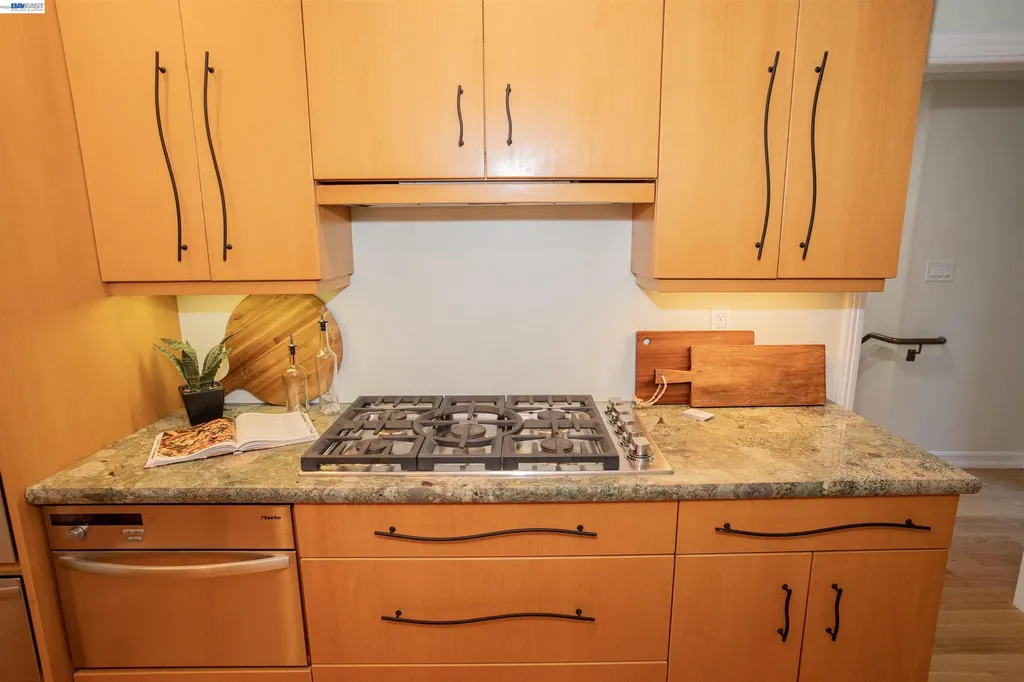 70 St James Place Piedmont CA 94611