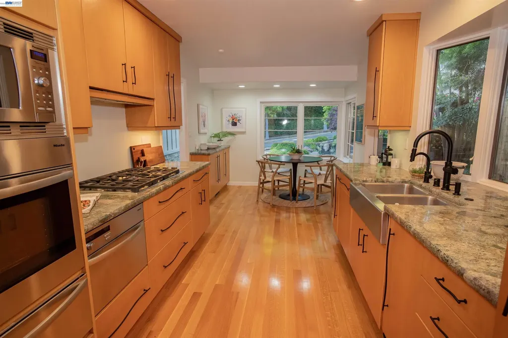 70 St James Place Piedmont CA 94611