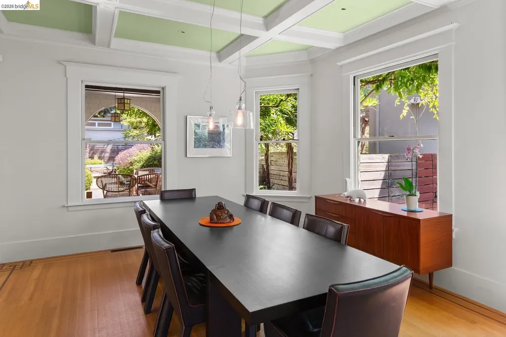6434 Regent Street Oakland CA 94618