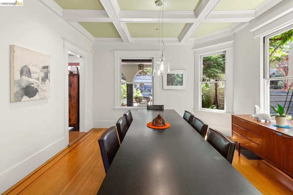 6434 Regent Street Oakland CA 94618