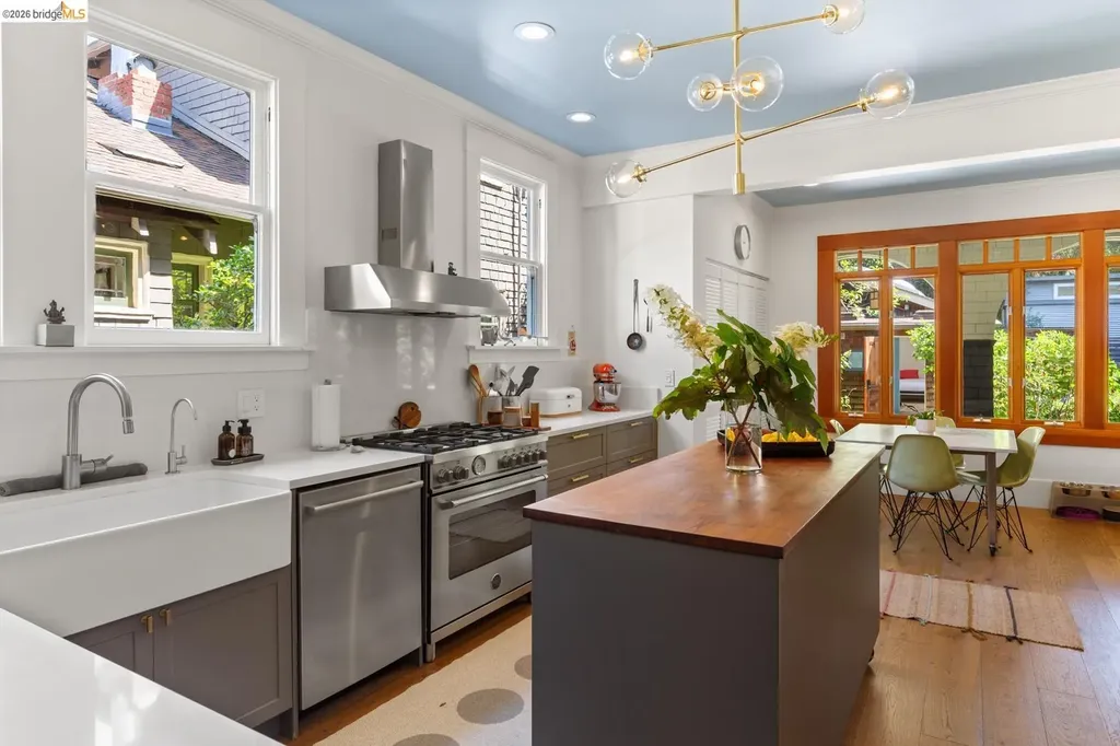 6434 Regent Street Oakland CA 94618