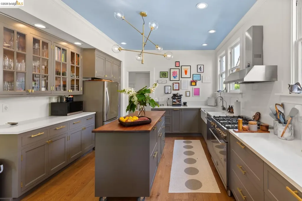 6434 Regent Street Oakland CA 94618
