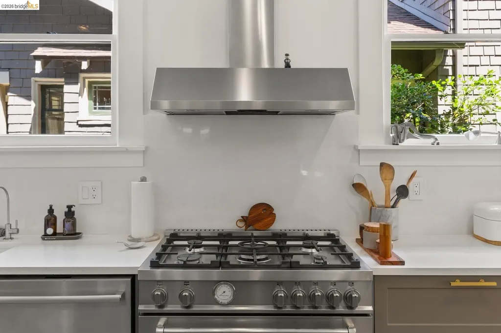 6434 Regent Street Oakland CA 94618