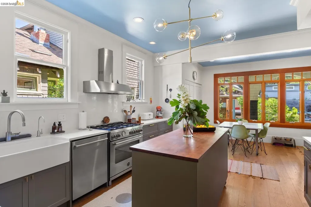 6434 Regent Street Oakland CA 94618