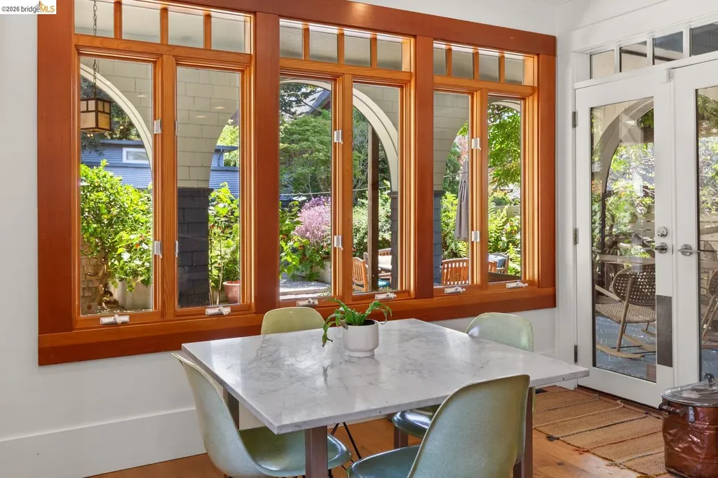 6434 Regent Street Oakland CA 94618