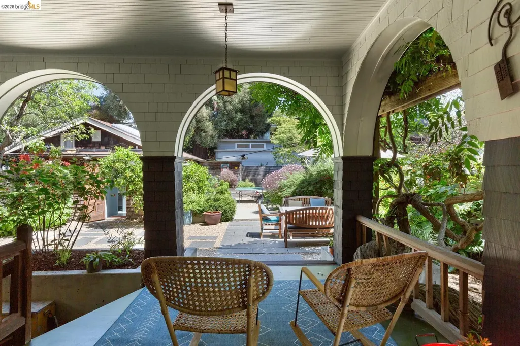 6434 Regent Street Oakland CA 94618