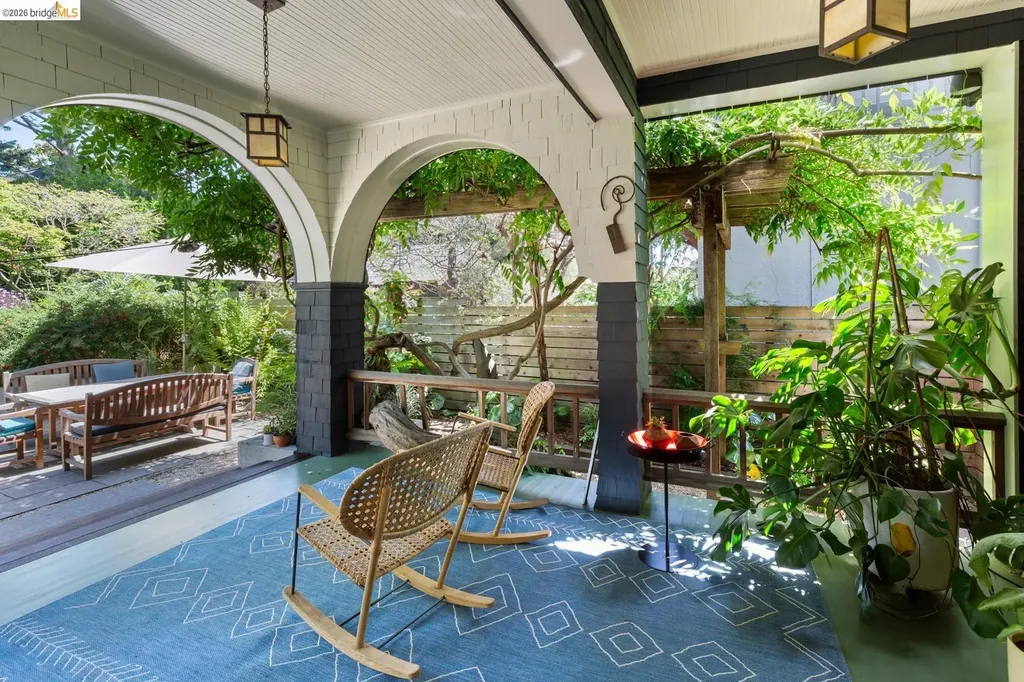 6434 Regent Street Oakland CA 94618