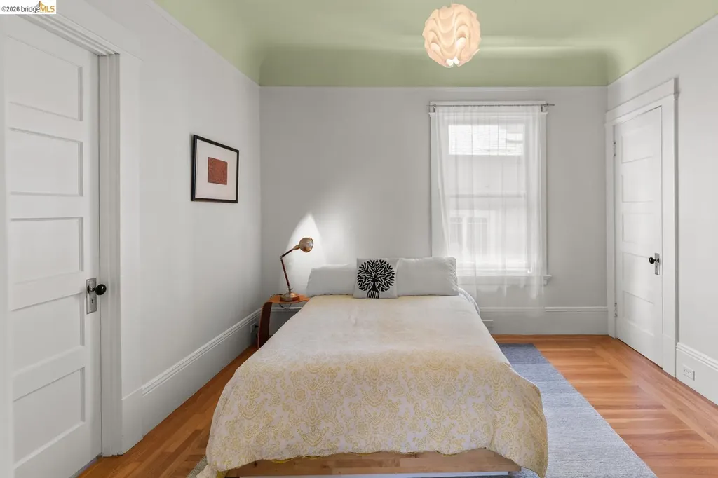 6434 Regent Street Oakland CA 94618