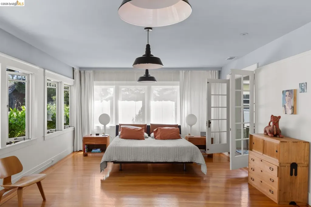 6434 Regent Street Oakland CA 94618