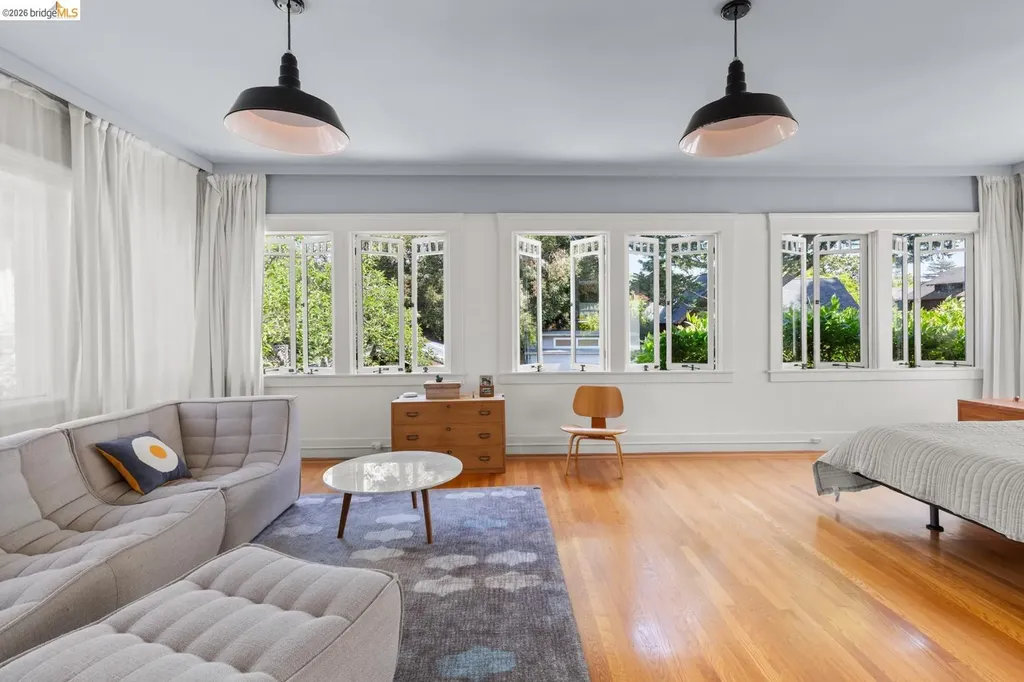 6434 Regent Street Oakland CA 94618