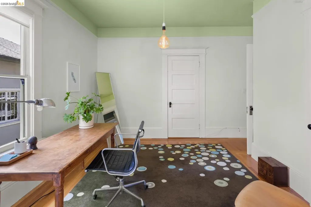 6434 Regent Street Oakland CA 94618