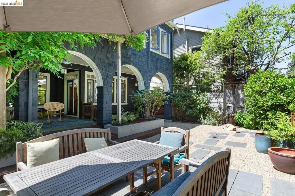 6434 Regent Street Oakland CA 94618
