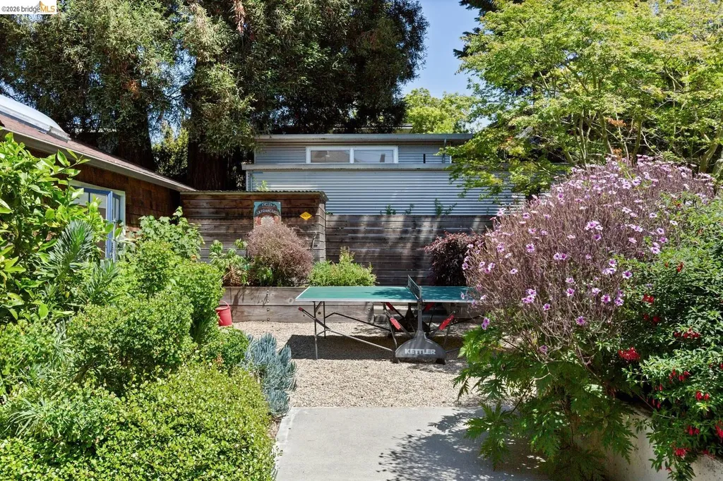 6434 Regent Street Oakland CA 94618