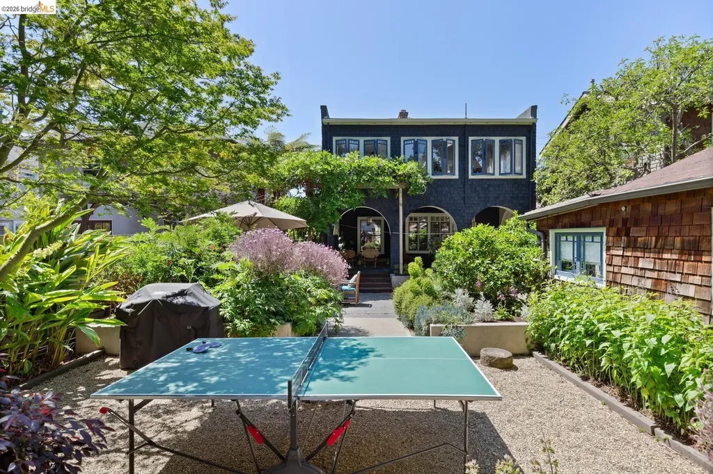 6434 Regent Street Oakland CA 94618