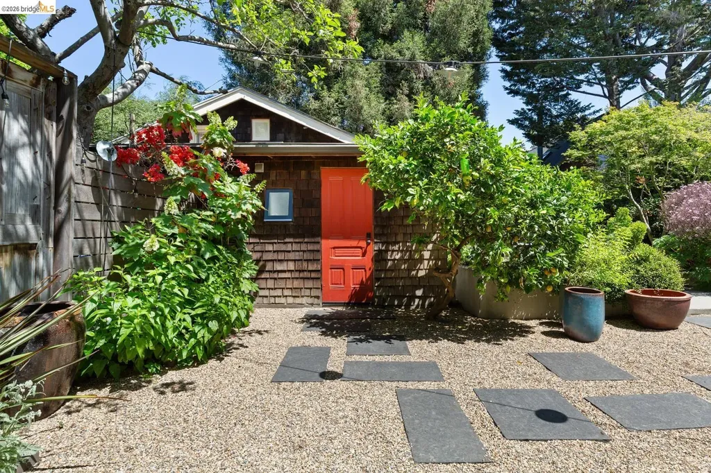 6434 Regent Street Oakland CA 94618
