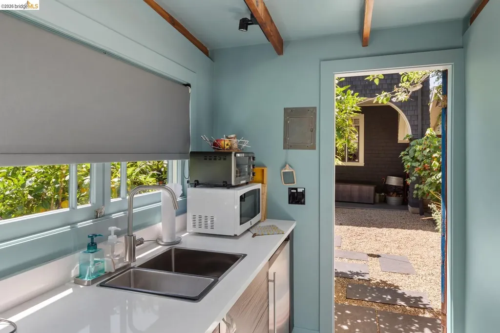 6434 Regent Street Oakland CA 94618