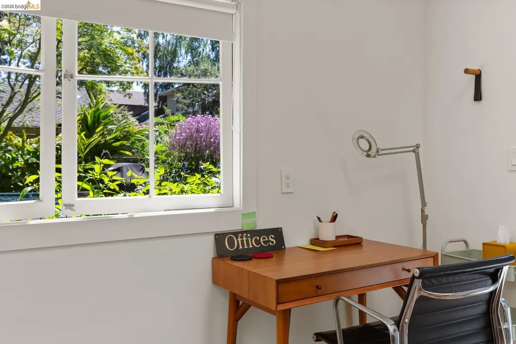 6434 Regent Street Oakland CA 94618