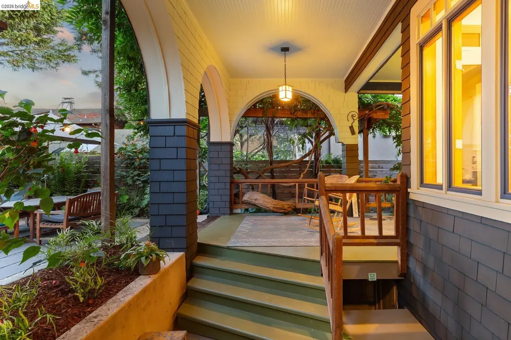 6434 Regent Street Oakland CA 94618