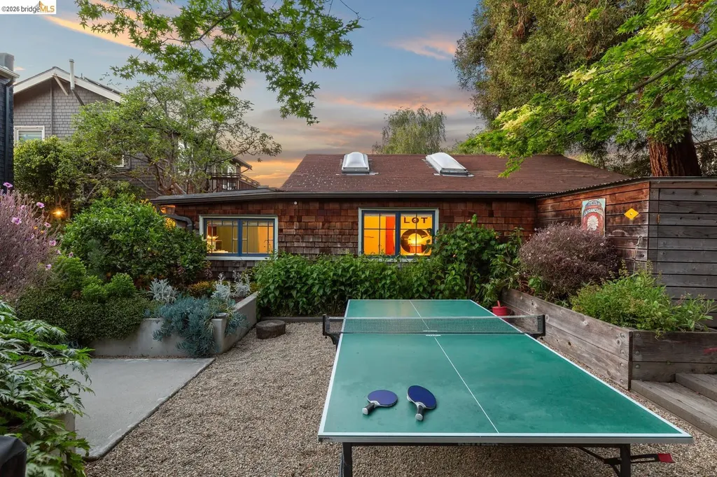 6434 Regent Street Oakland CA 94618