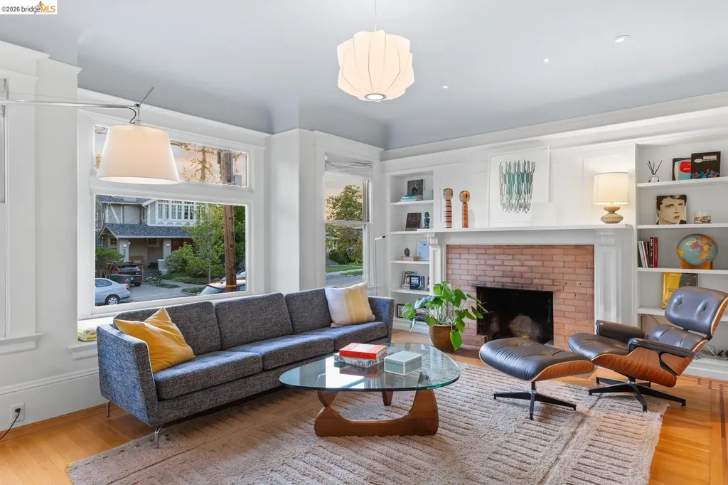 6434 Regent Street Oakland CA 94618