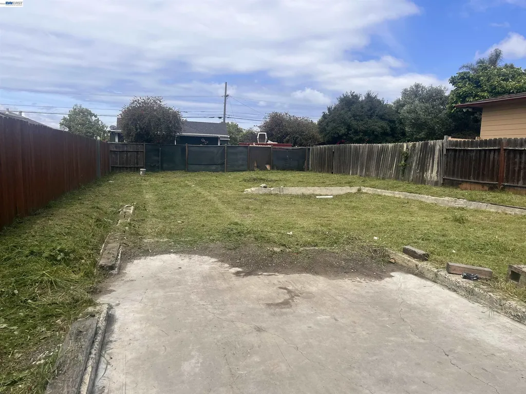 1737 Esmond Avenue Richmond CA 94801