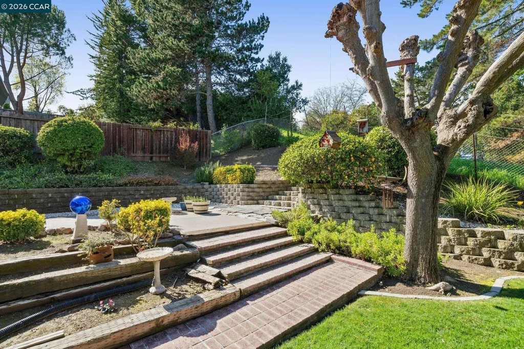 1014 Veterans Court Martinez CA 94553
