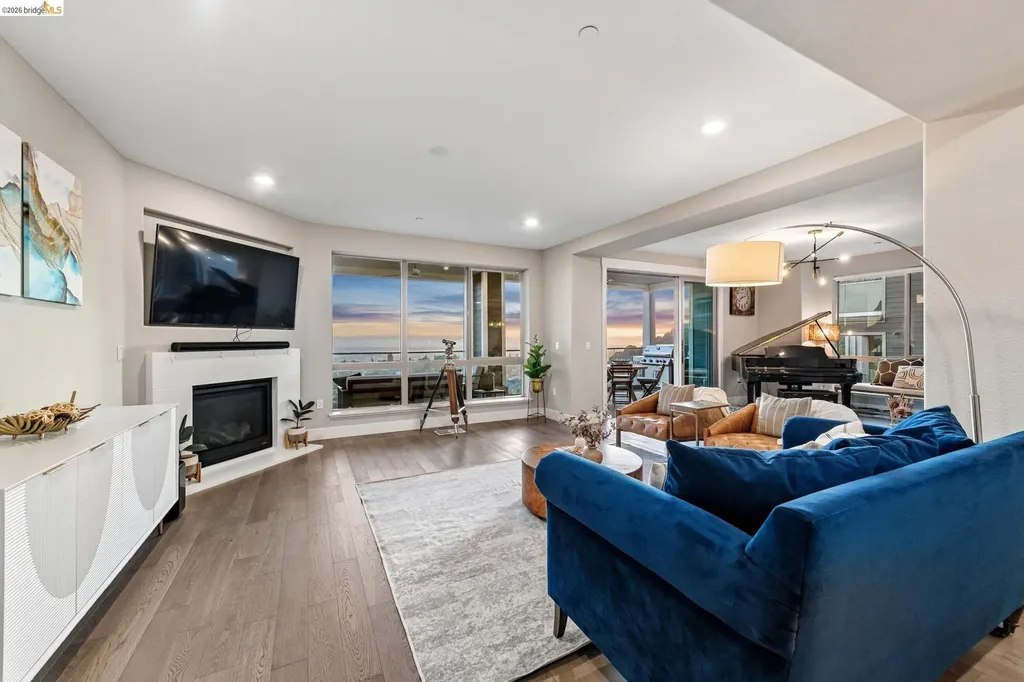 6739 Skyview Drive Oakland CA 94605