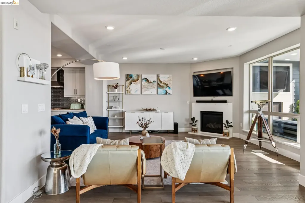 6739 Skyview Drive Oakland CA 94605