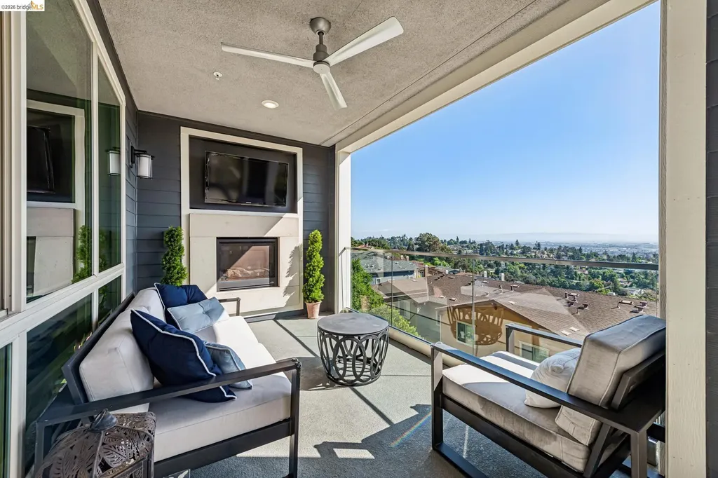 6739 Skyview Drive Oakland CA 94605