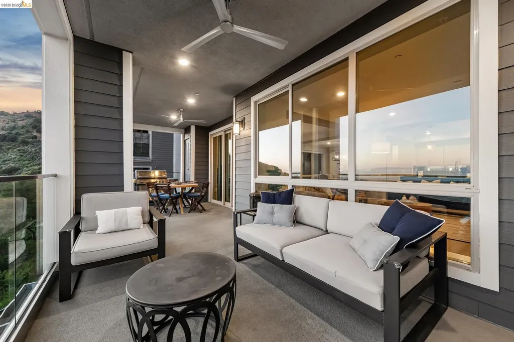 6739 Skyview Drive Oakland CA 94605