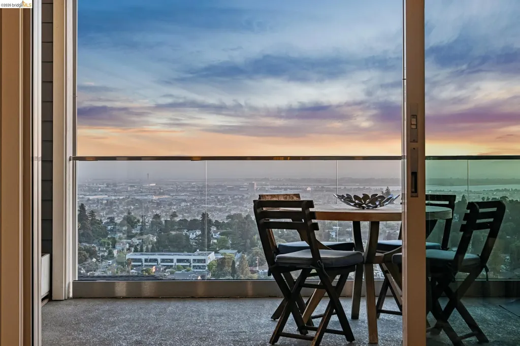 6739 Skyview Drive Oakland CA 94605