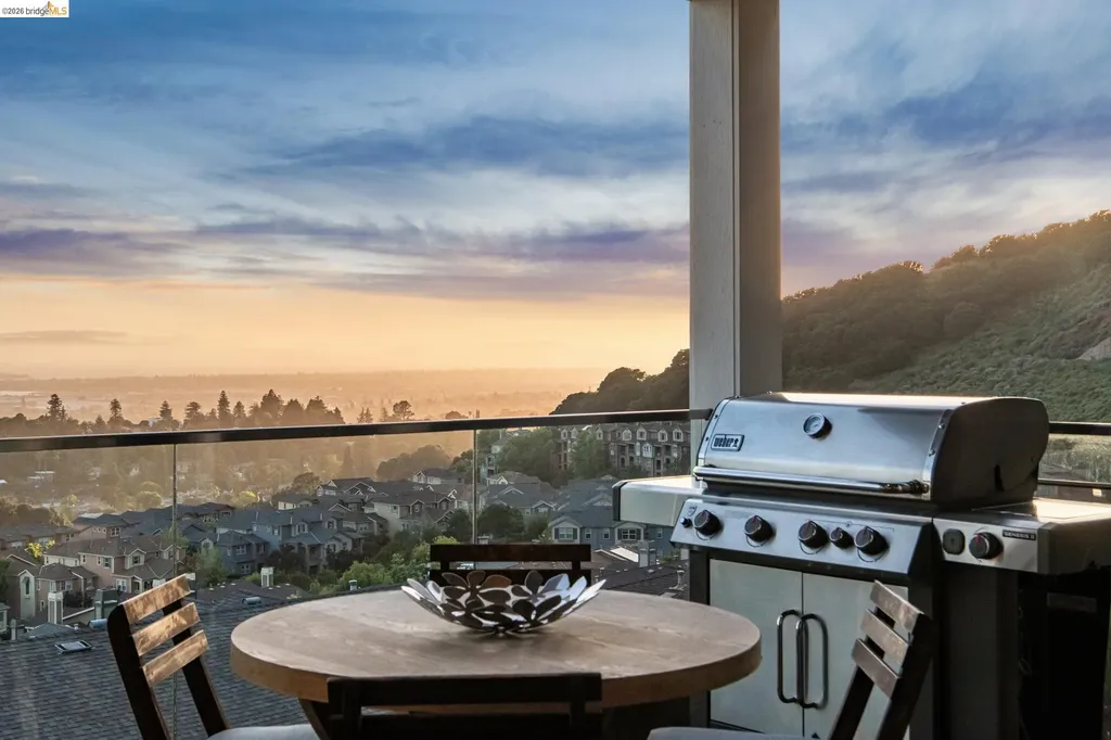 6739 Skyview Drive Oakland CA 94605