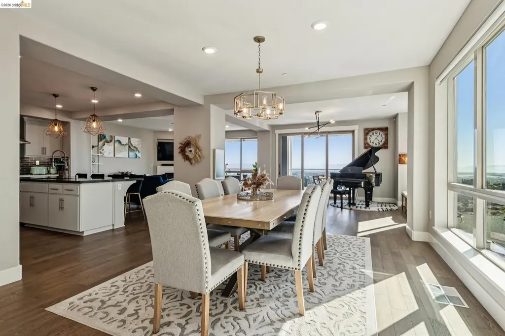 6739 Skyview Drive Oakland CA 94605