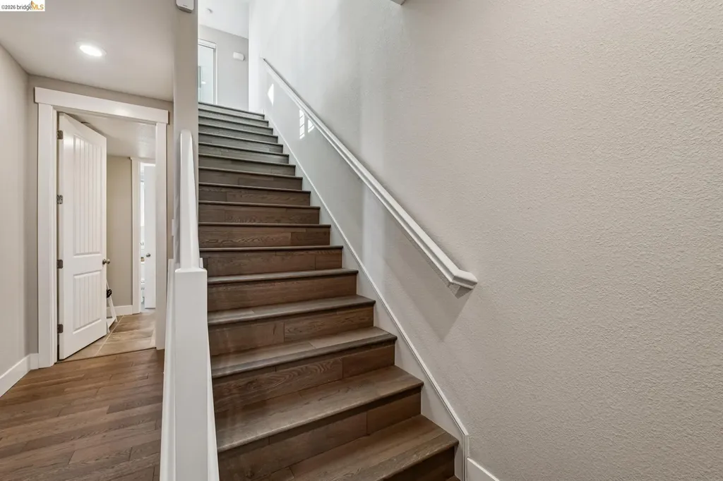 6739 Skyview Drive Oakland CA 94605