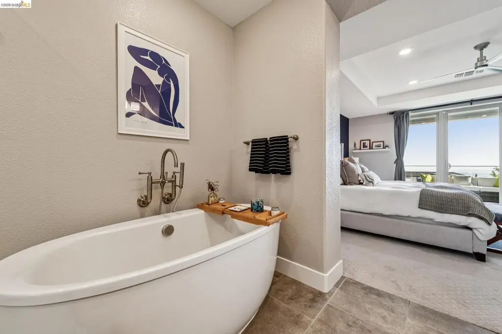 6739 Skyview Drive Oakland CA 94605