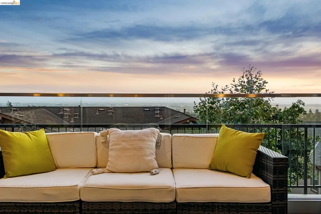 6739 Skyview Drive Oakland CA 94605