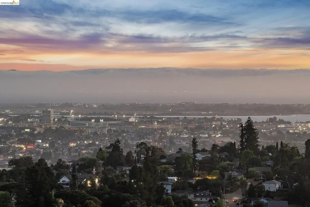 6739 Skyview Drive Oakland CA 94605