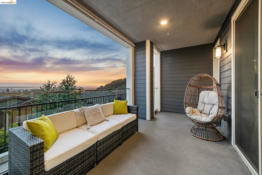 6739 Skyview Drive Oakland CA 94605