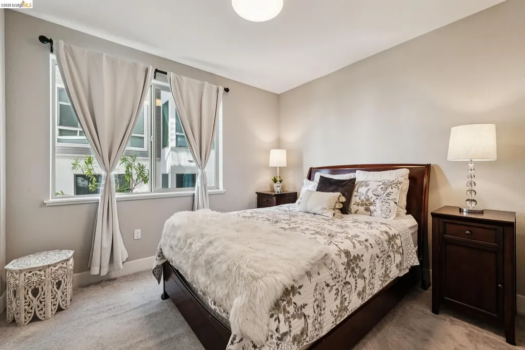 6739 Skyview Drive Oakland CA 94605