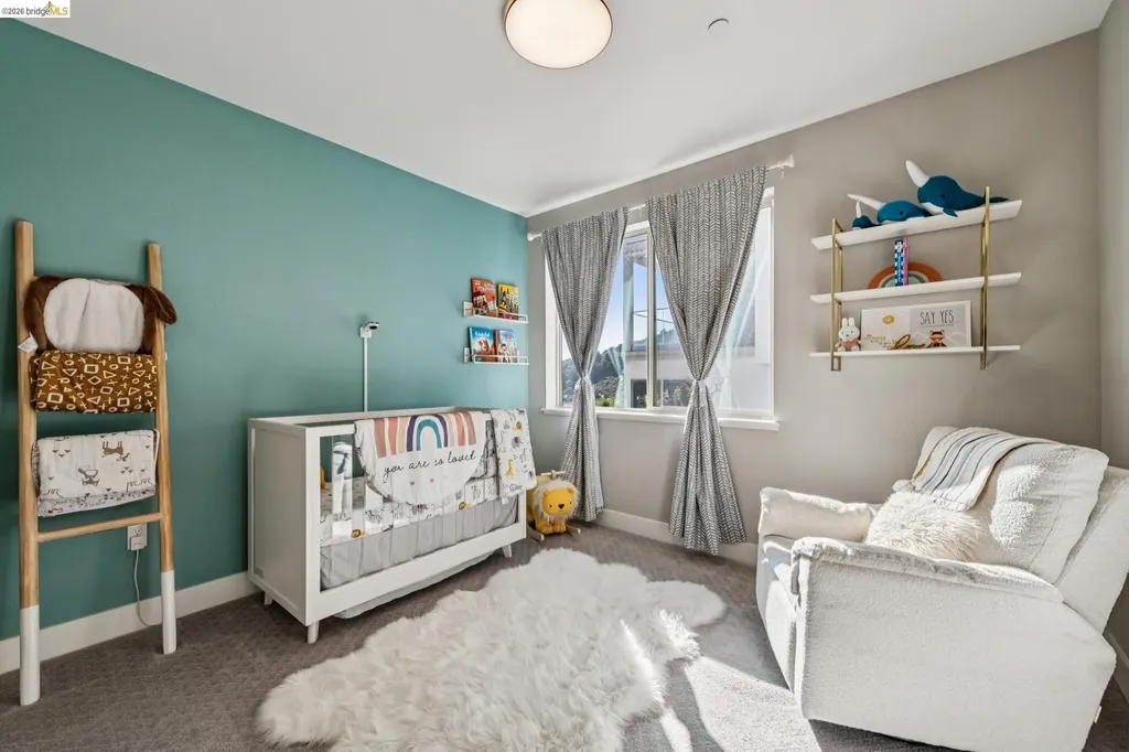 6739 Skyview Drive Oakland CA 94605